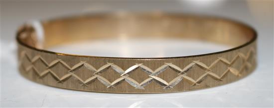 Engraved 9ct gold bracelet